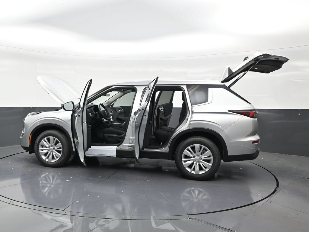 New 2026 Mitsubishi Outlander ES FWD image 29