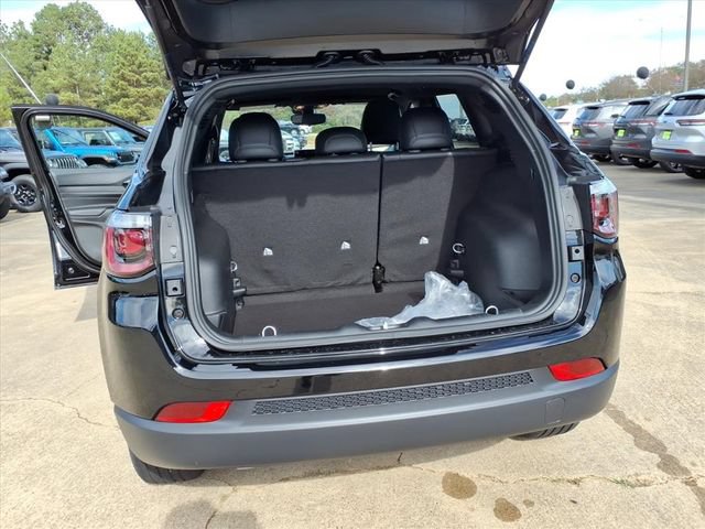 New 2026 Jeep Compass Latitude AWD/4WD image 17