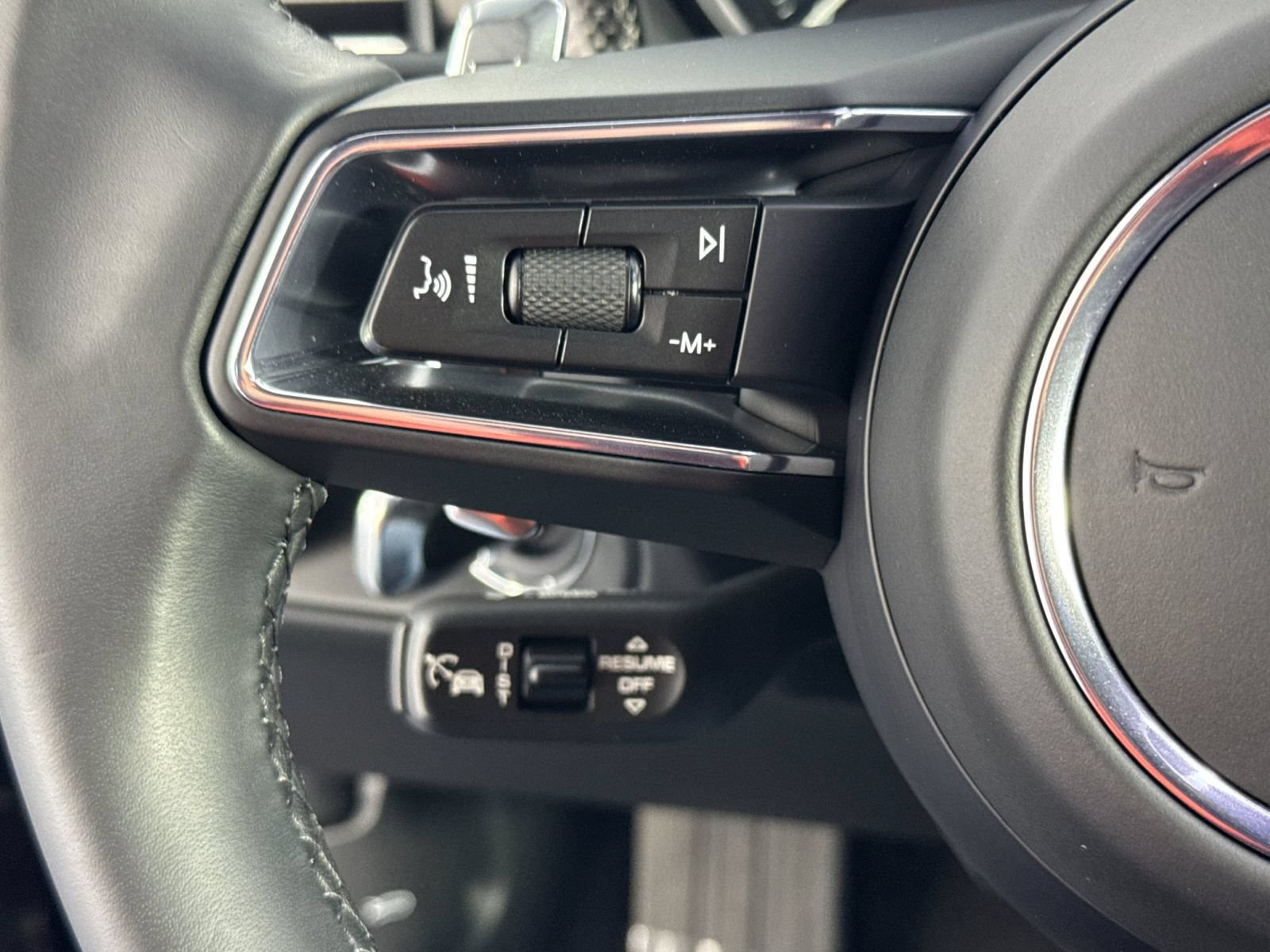 Certified 2025 Porsche Macan GTS AWD/4WD image 28