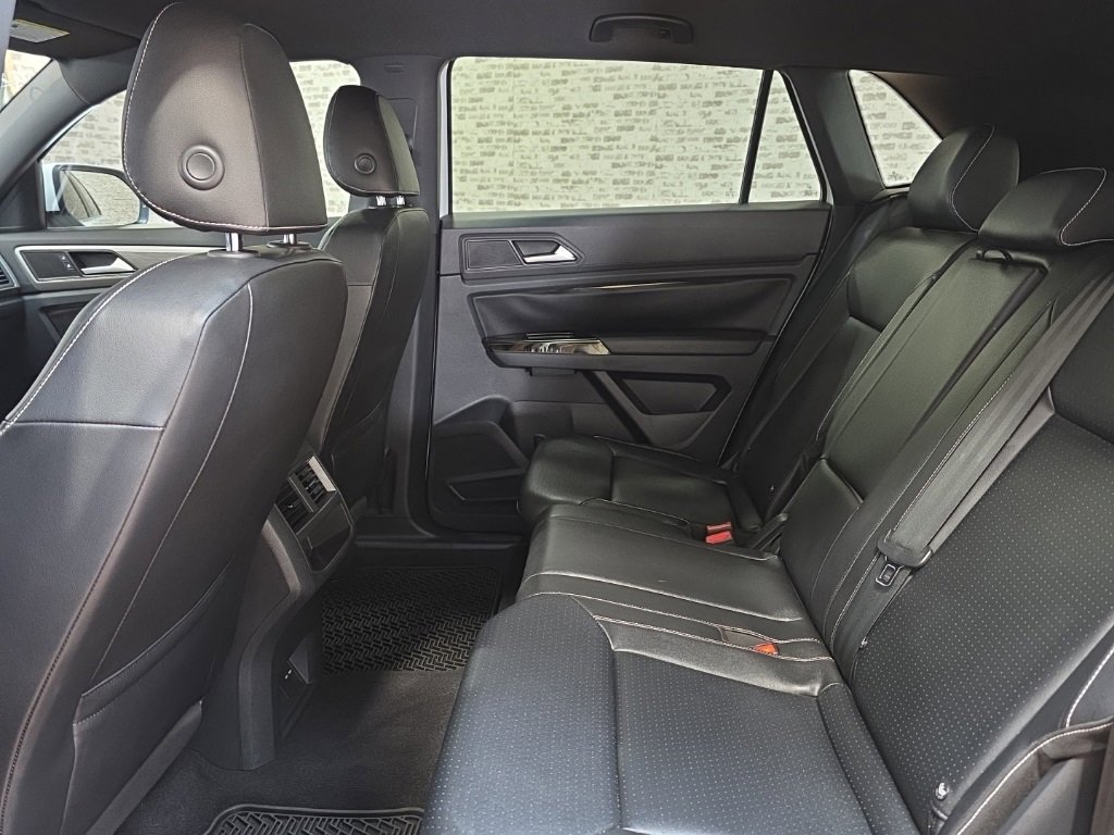 Used 2020 Volkswagen Atlas Cross Sport SE w/ Towing Package image 17