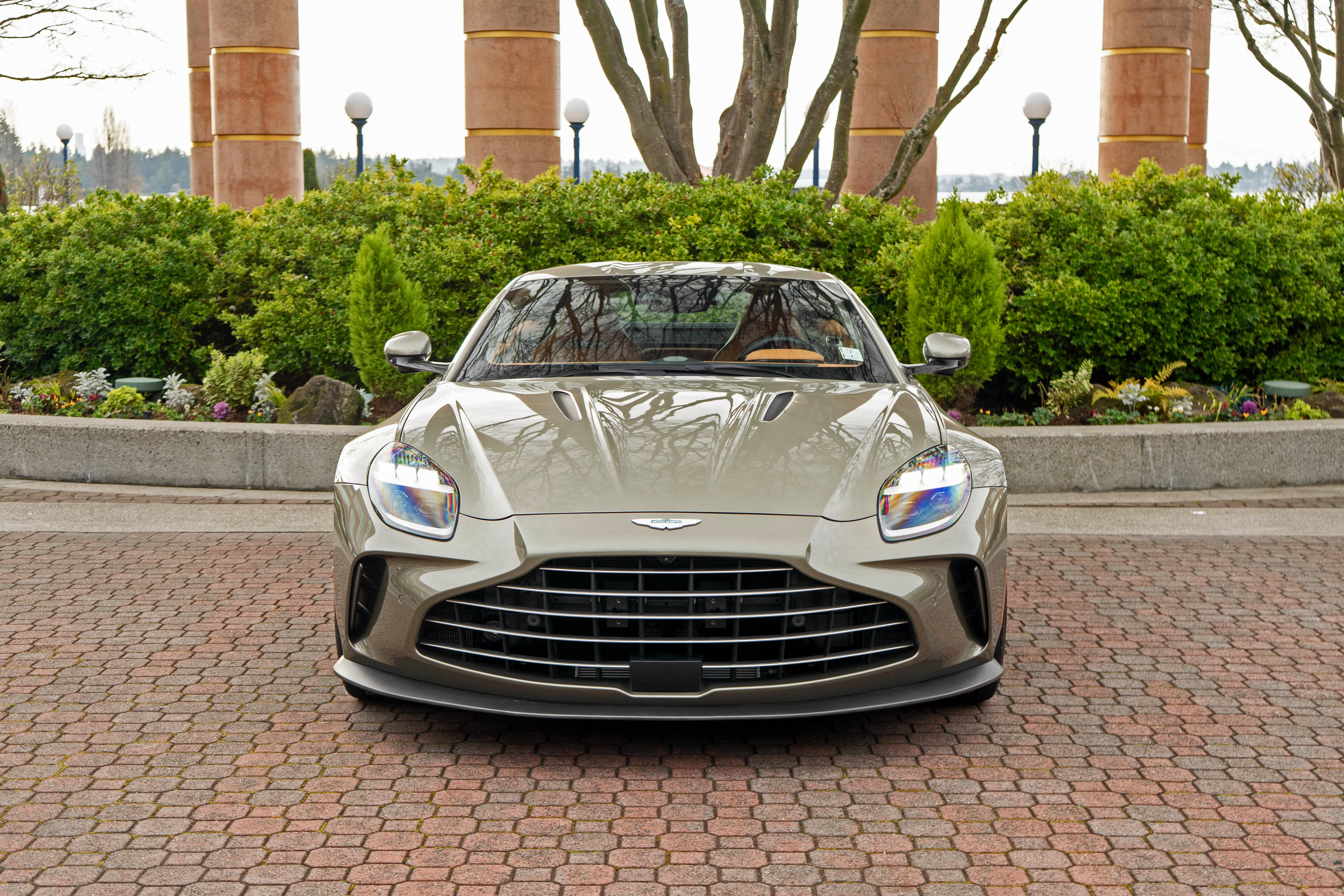 Used 2025 Aston Martin V8 Vantage Coupe image 6