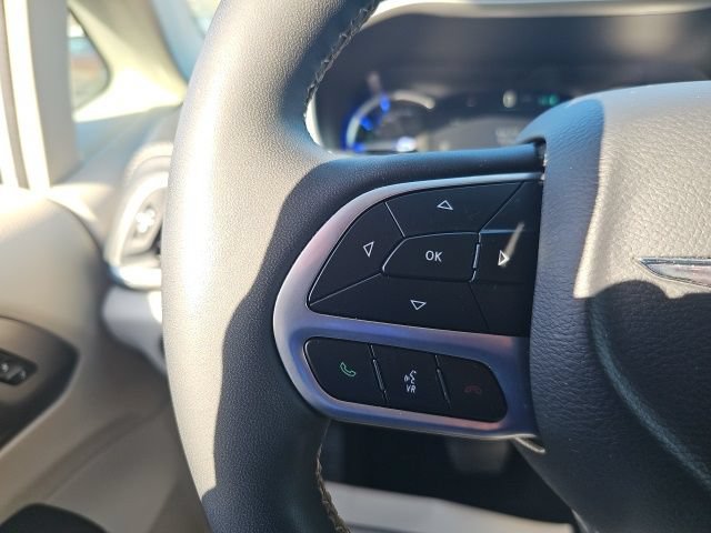 Used 2023 Chrysler Pacifica Touring-L FWD image 19