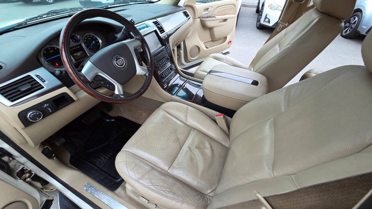 Used 2010 Cadillac Escalade ESV Luxury AWD/4WD image 27