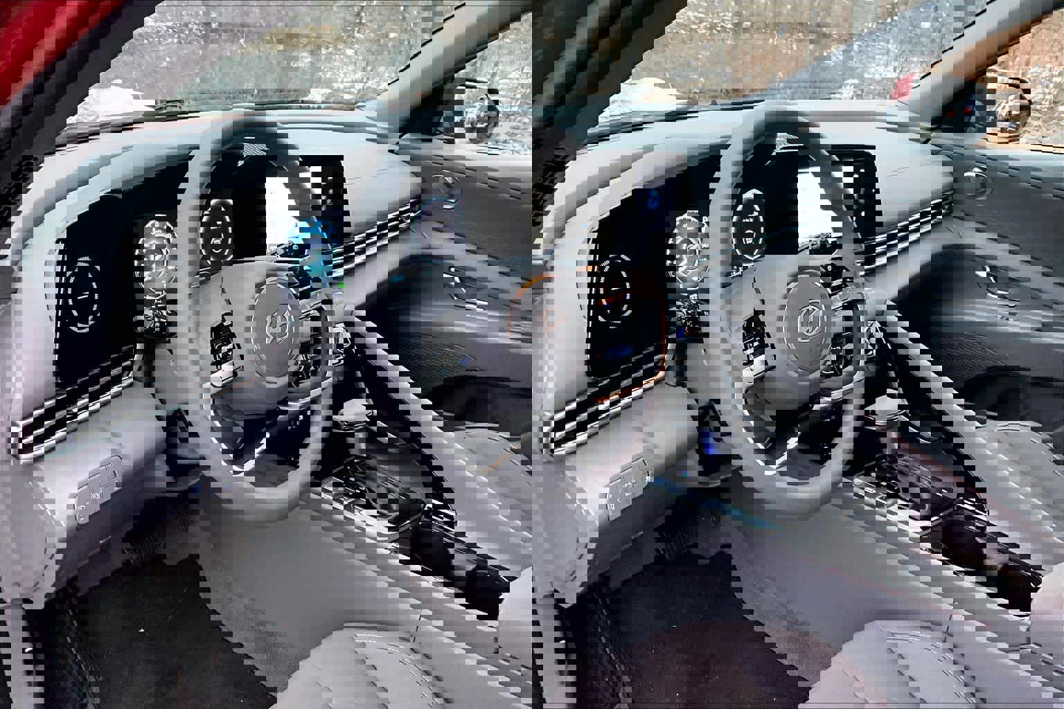 Used 2024 Hyundai Elantra Blue image 16