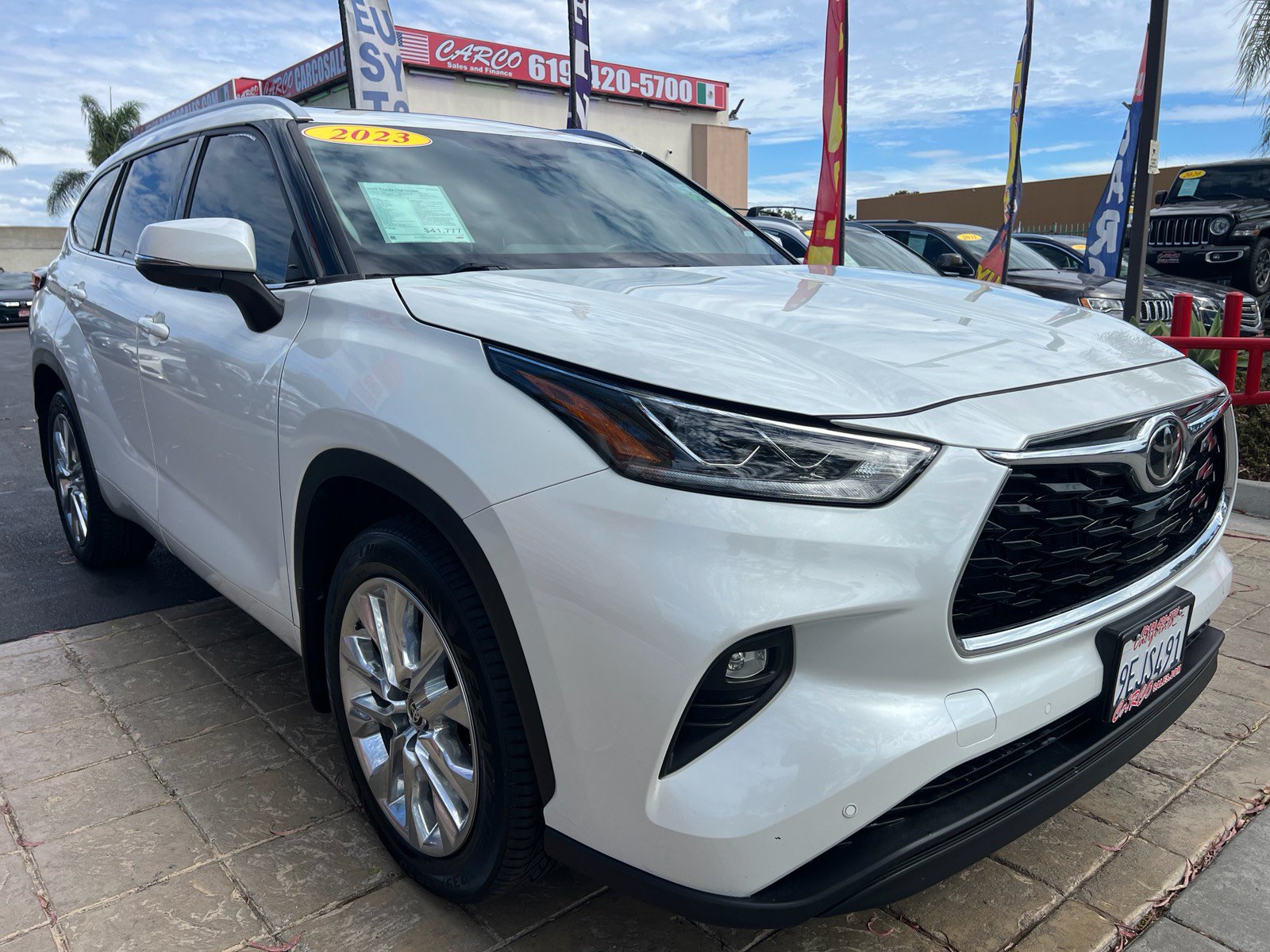Used 2023 Toyota Highlander Limited FWD image 1