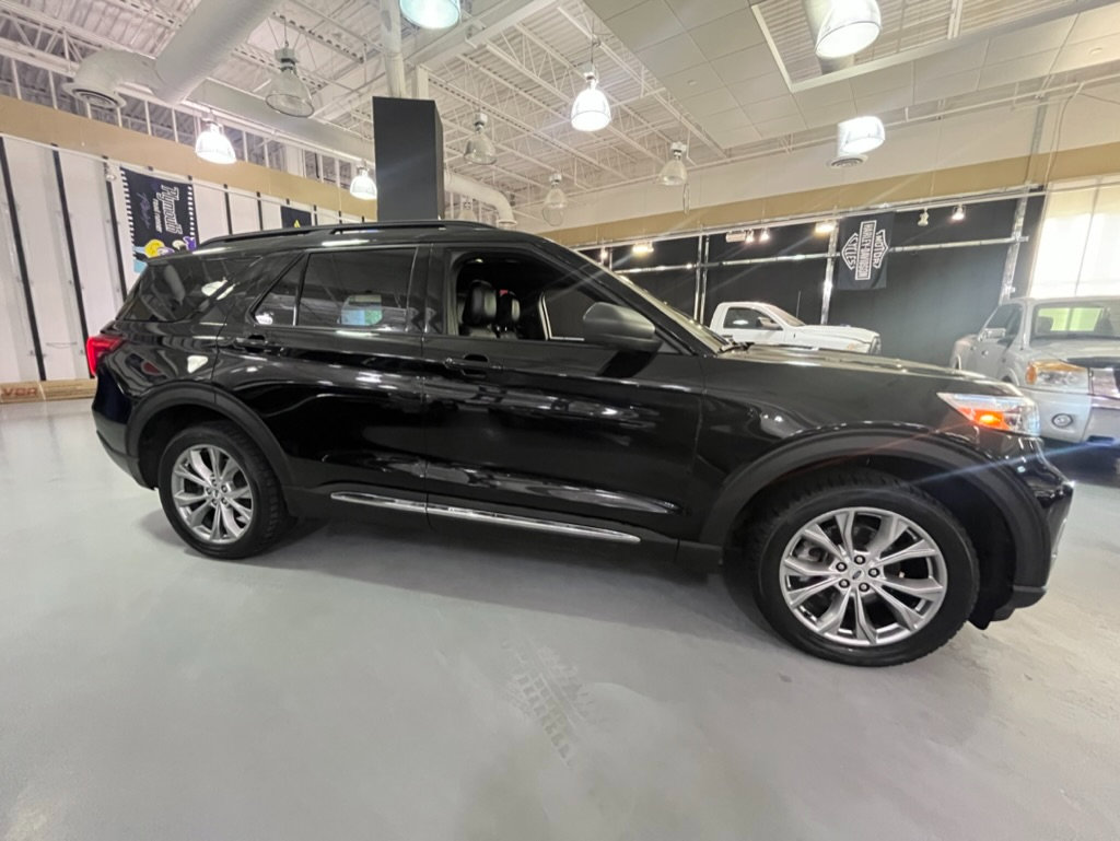 Used 2020 Ford Explorer XLT w/ Equipment Group 202A image 5