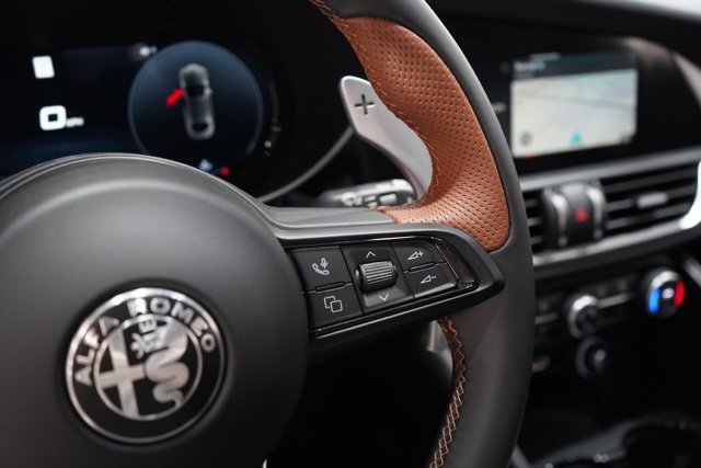New 2025 Alfa Romeo Giulia Intensa AWD w/ Driving Assist Package image 22