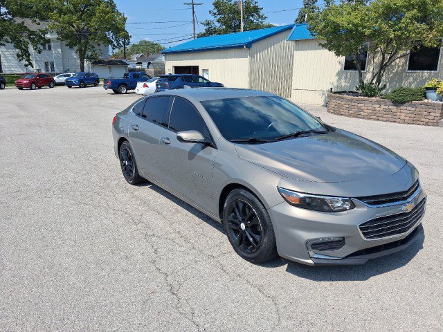 Used 2017 Chevrolet Malibu LT FWD image 2