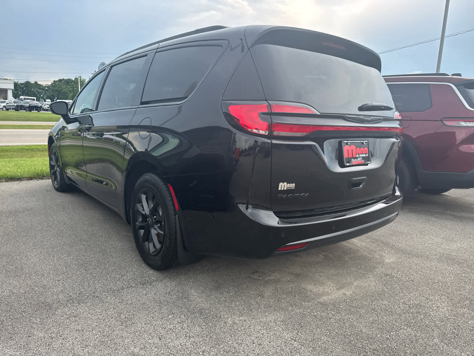 New 2025 Chrysler Pacifica Select w/ Fav Edition Package image 6