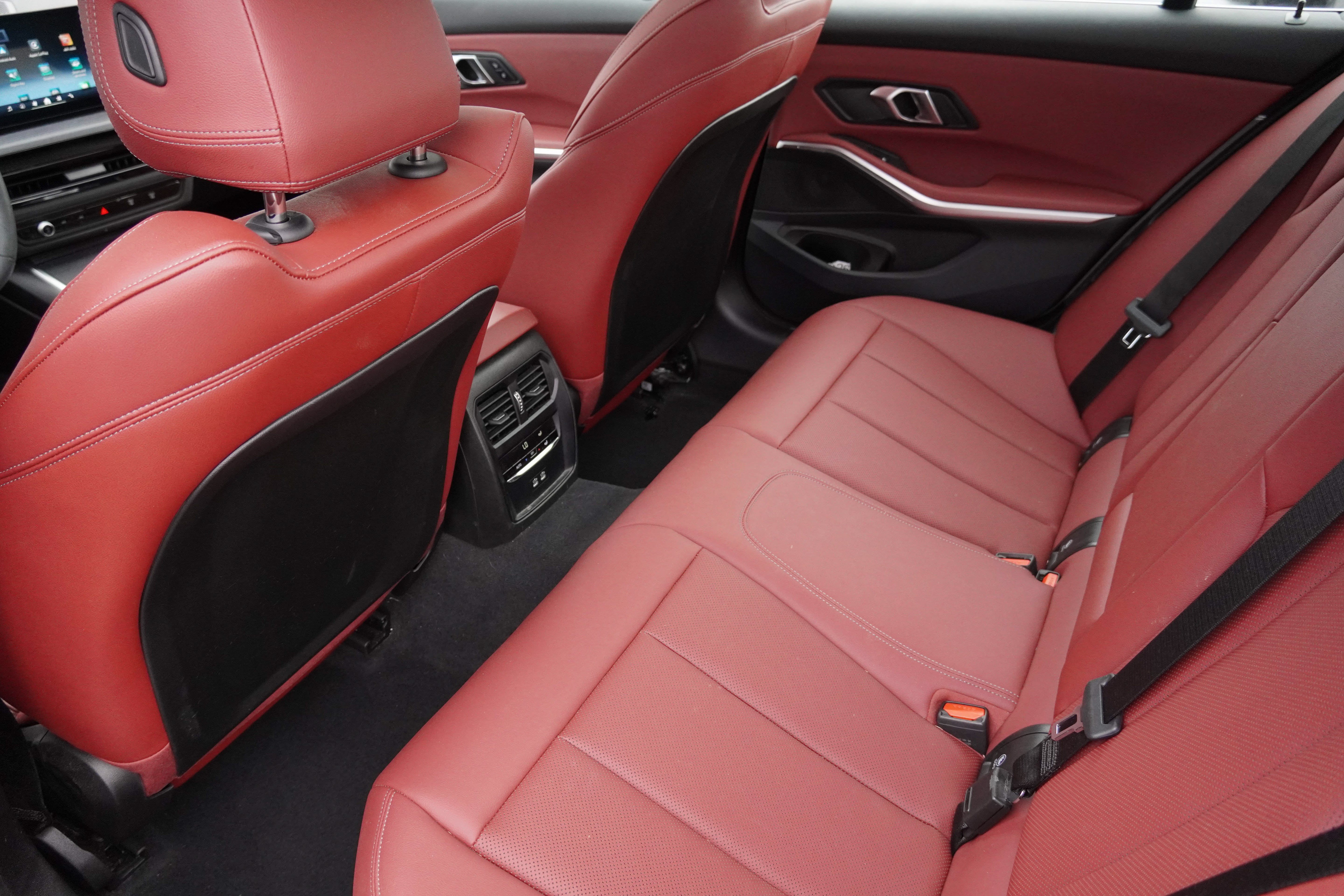Certified 2025 BMW 330i Sedan RWD image 34