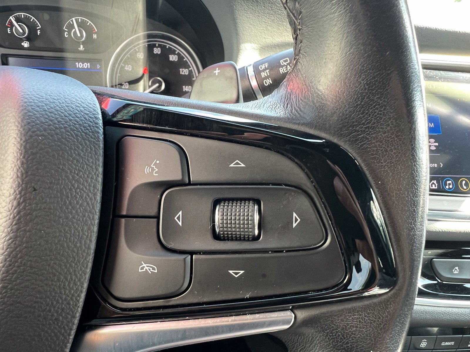 Used 2023 Buick Enclave Essence FWD image 32