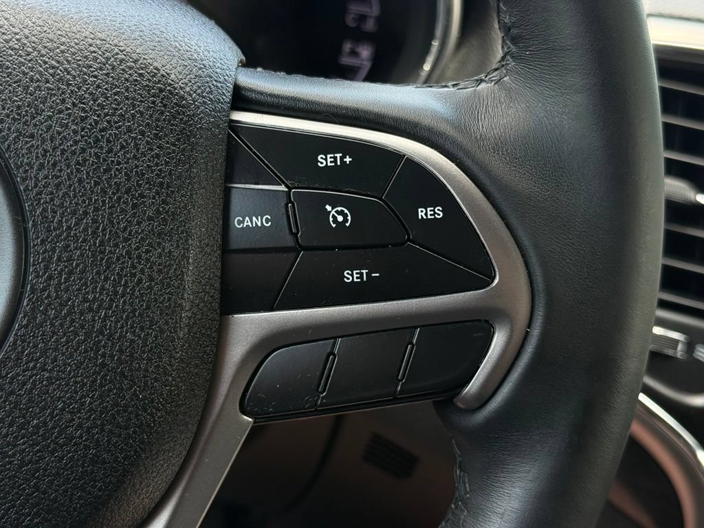 Used 2018 Jeep Grand Cherokee Laredo RWD image 30