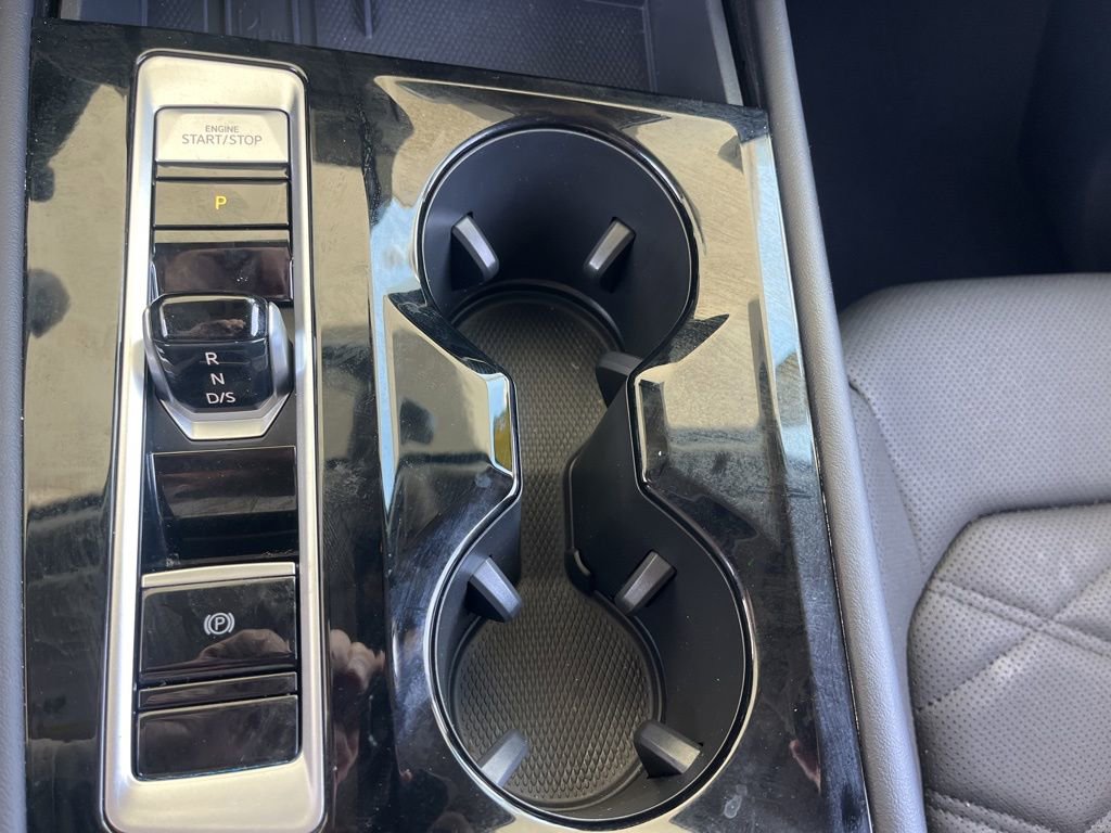 Used 2025 Volkswagen Atlas SE w/ Black Wheel Package image 30