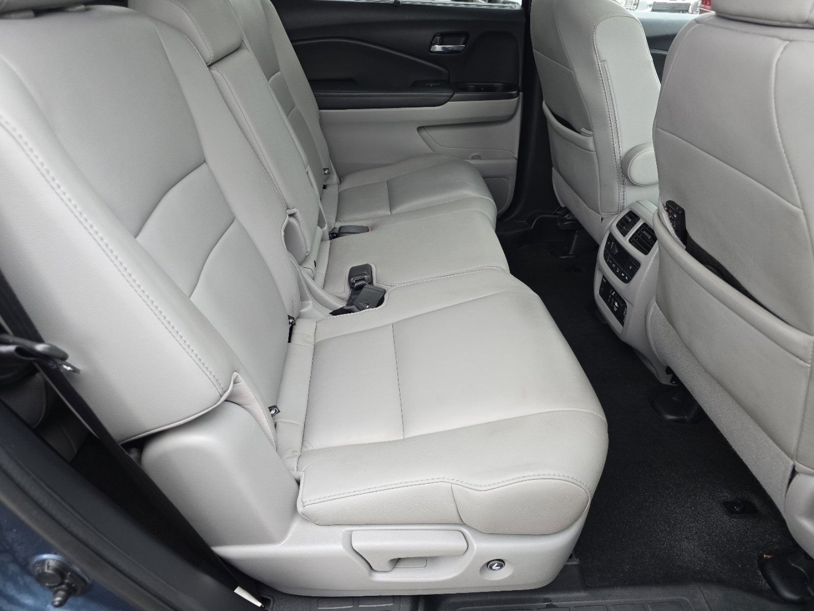 Certified 2020 Honda Pilot Touring image 25