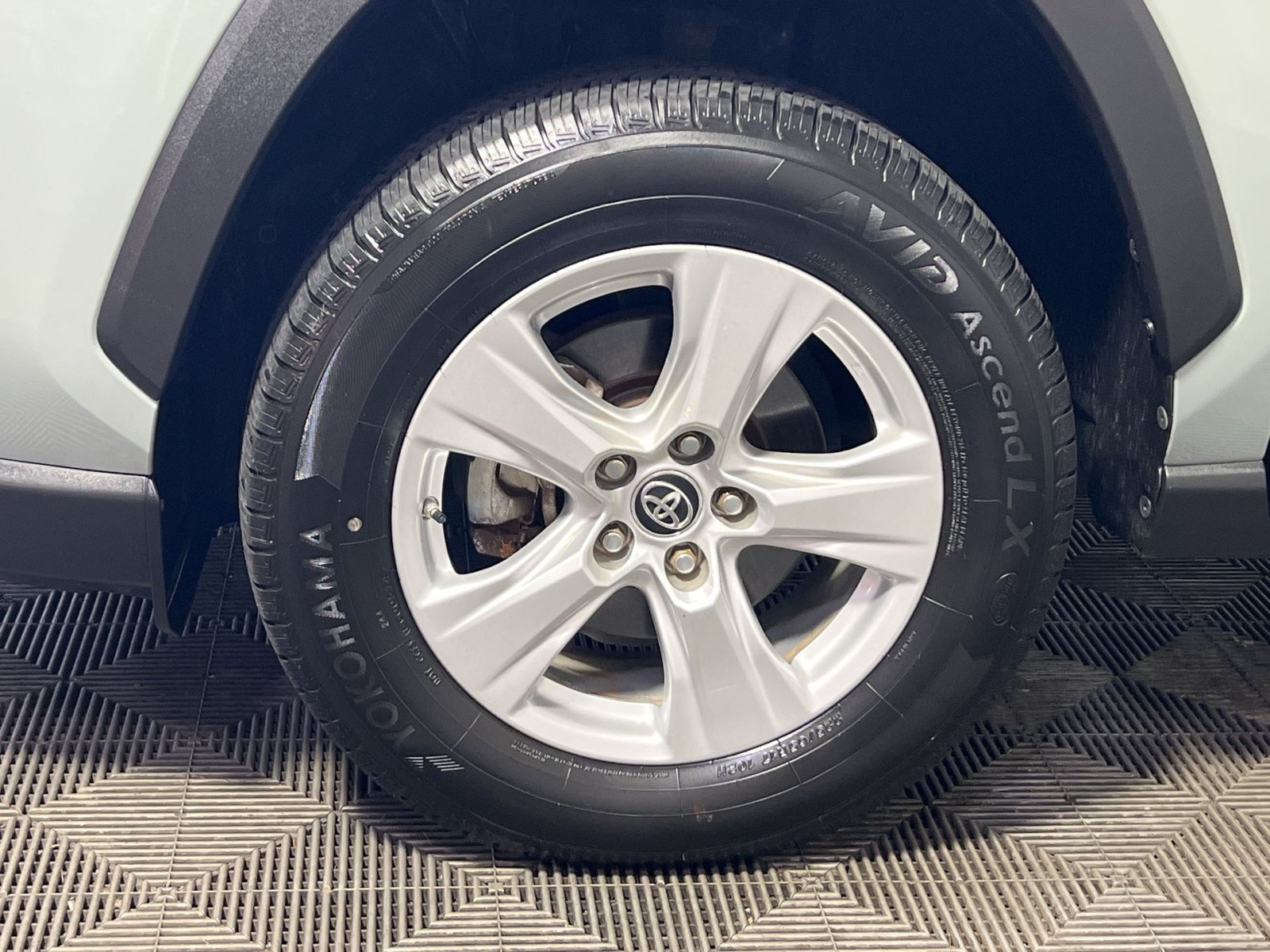 Used 2019 Toyota RAV4 XLE w/ Convenience Package AWD/4WD image 12
