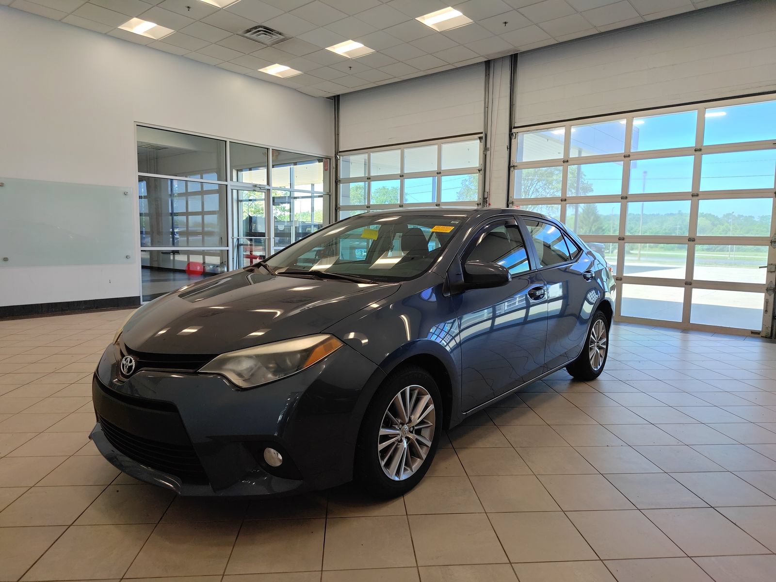 Used 2014 Toyota Corolla LE FWD image 6