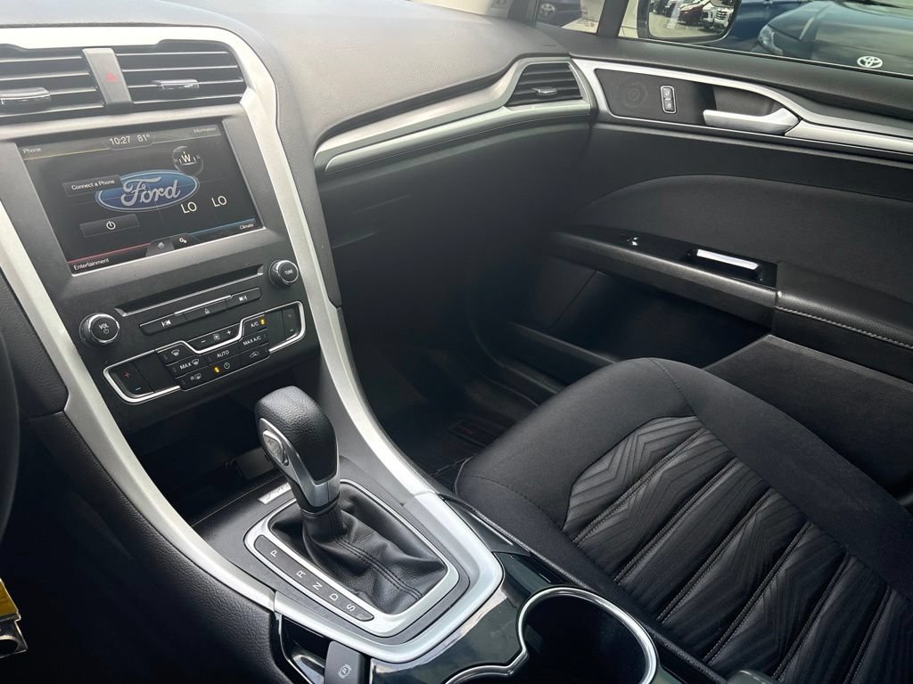 Used 2016 Ford Fusion SE FWD image 19
