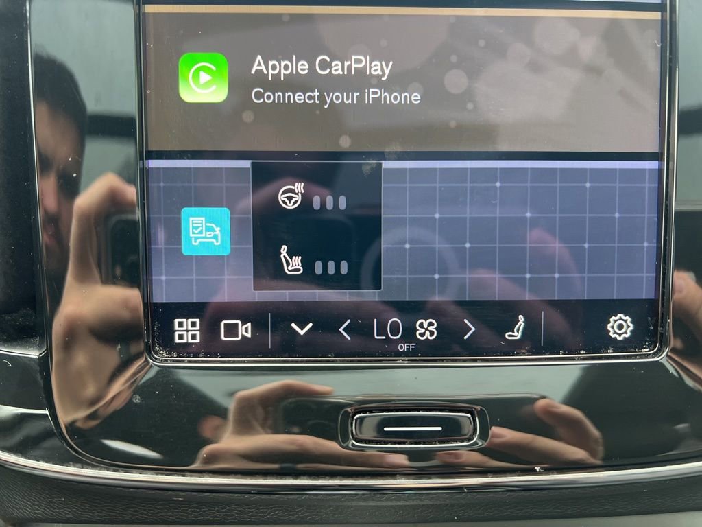 Certified 2023 Volvo XC40 B5 Plus w/ Protection Package Premier image 23