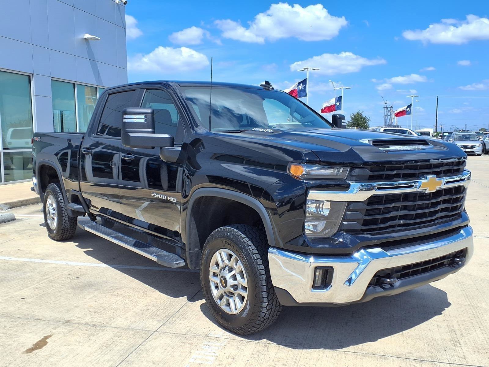 Used 2025 Chevrolet Silverado 2500 LT w/ Convenience Package AWD/4WD image 3