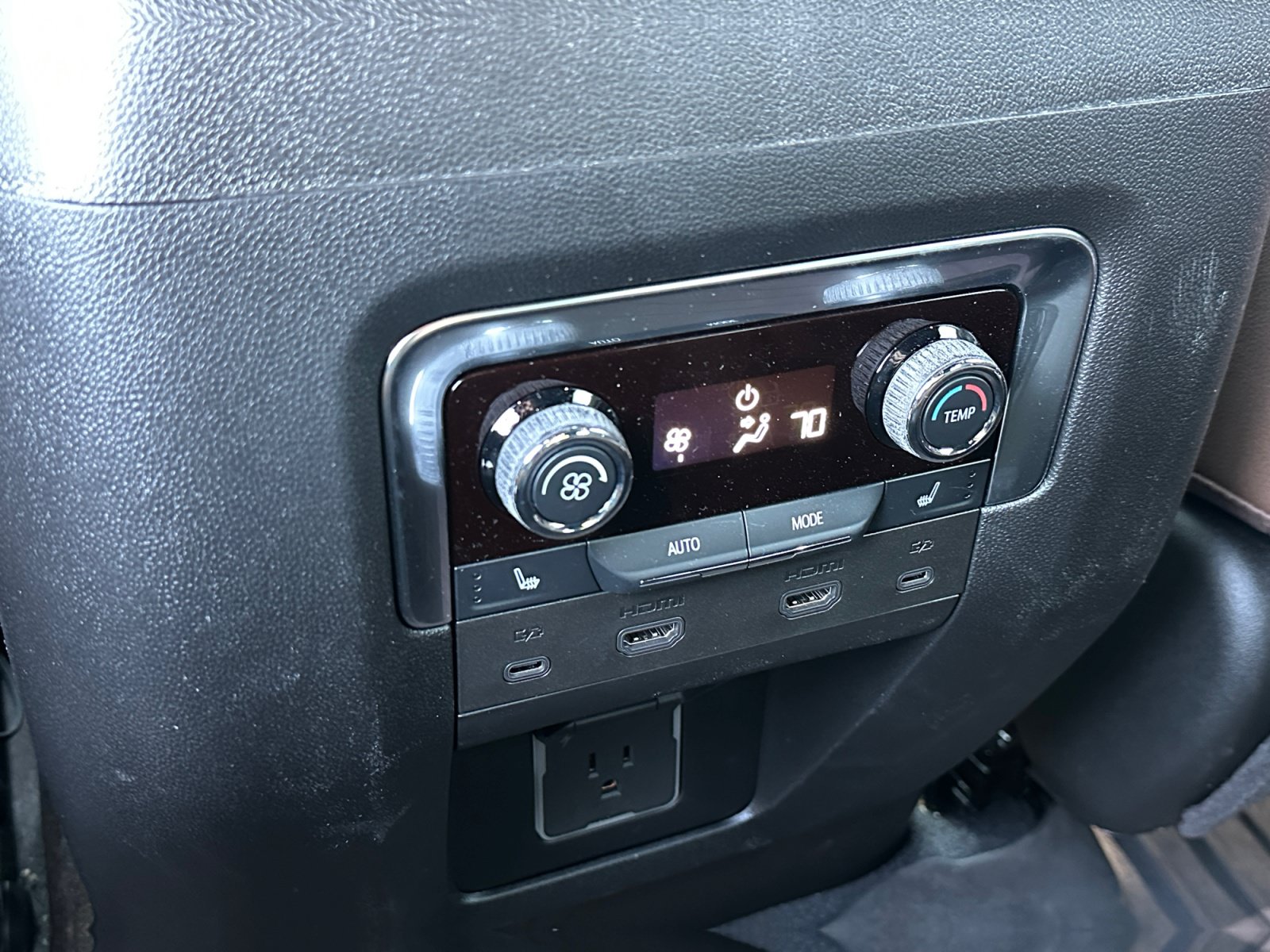 Used 2026 Chevrolet Suburban High Country AWD/4WD image 26