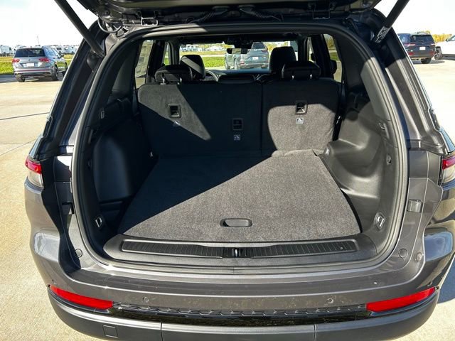 New 2025 Jeep Grand Cherokee Altitude image 29