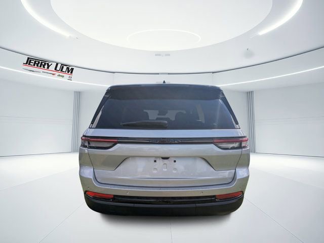 New 2025 Jeep Grand Cherokee Altitude image 4