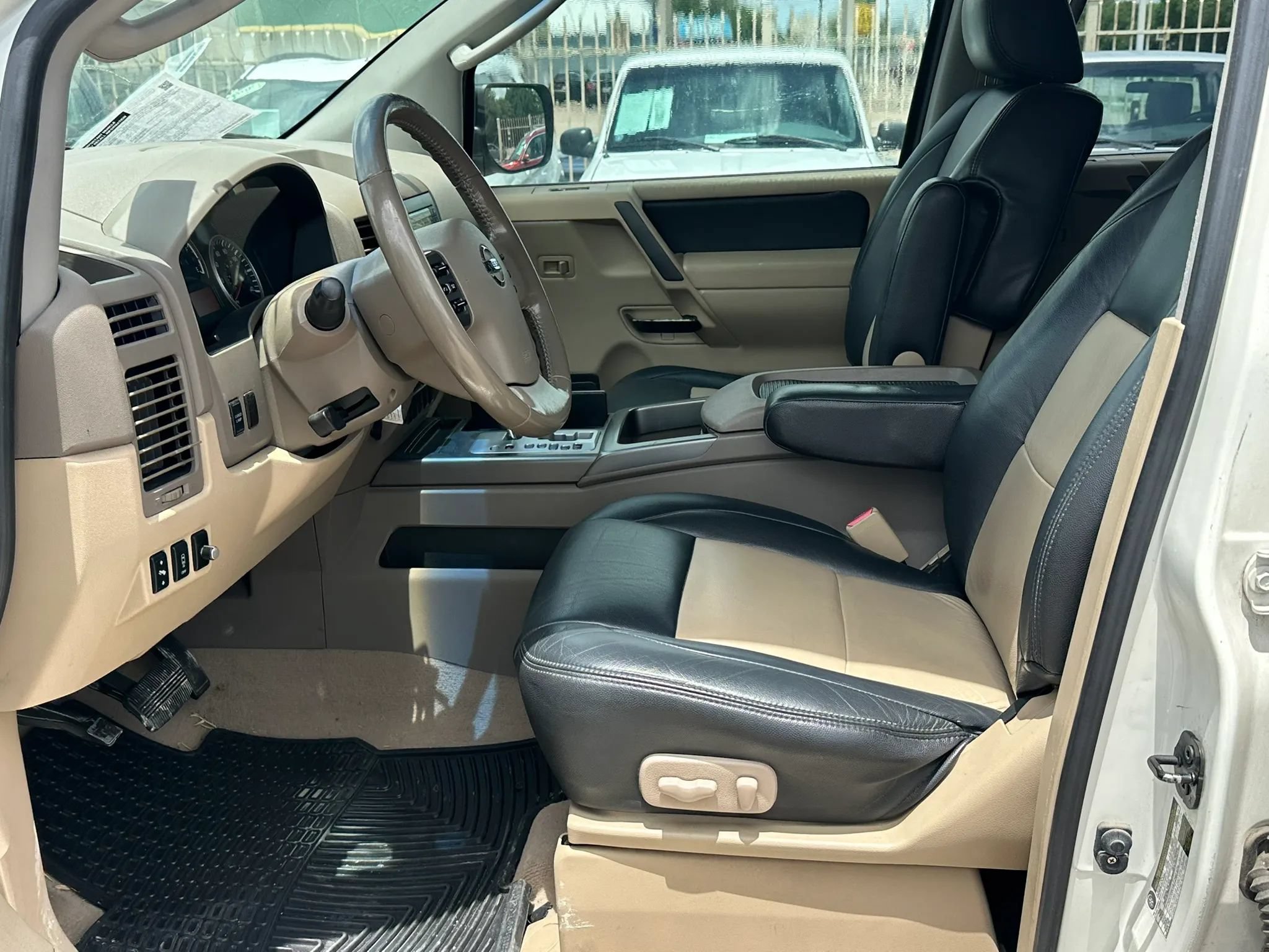 Used 2008 Nissan Titan SE RWD image 6