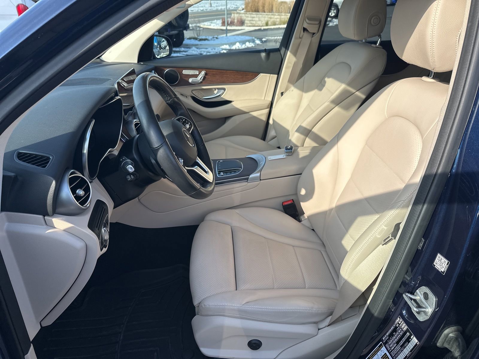 Used 2022 Mercedes-Benz GLC 300 4MATIC image 11