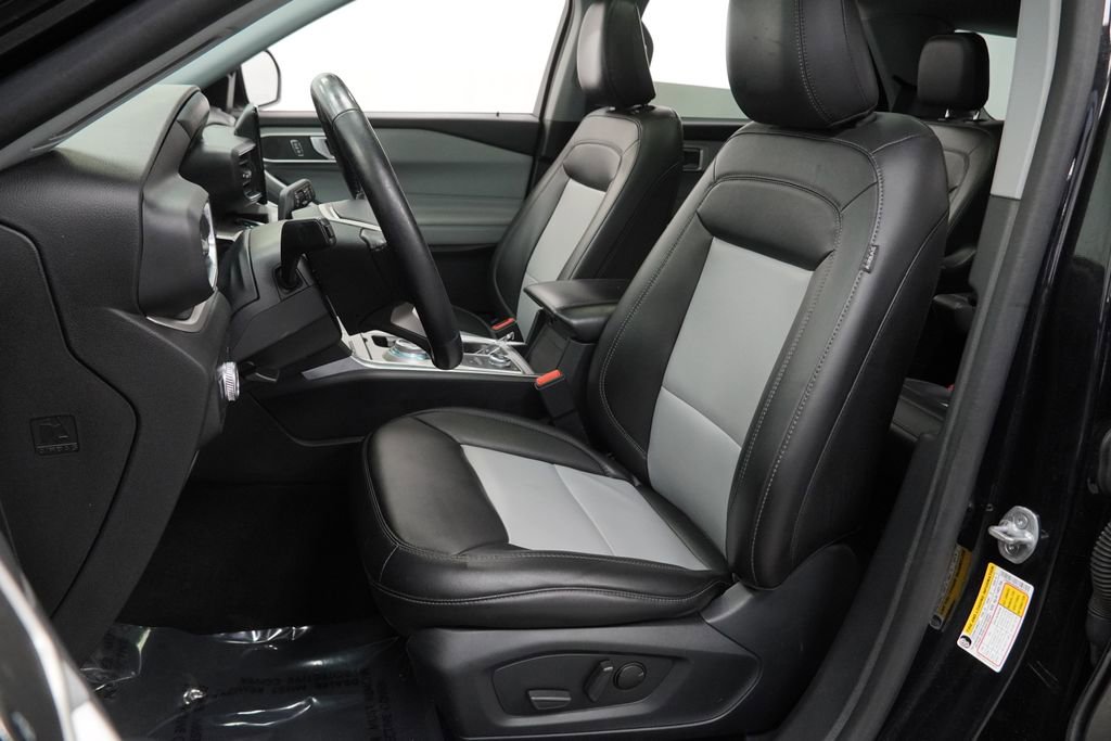 Used 2022 Ford Explorer XLT w/ Equipment Group 202A image 19