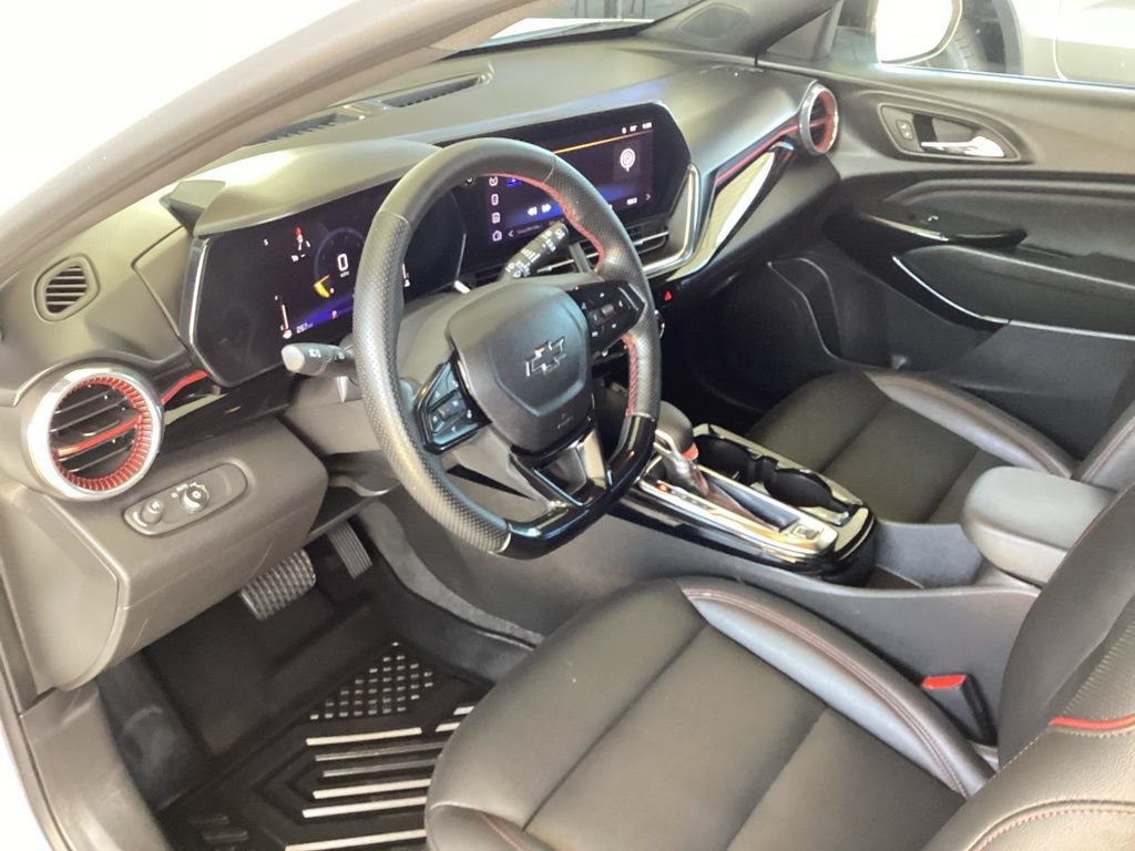 Used 2026 Chevrolet Trax RS FWD image 31