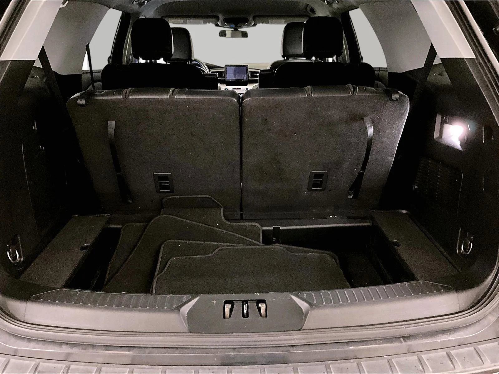 Used 2022 Ford Explorer XLT w/ Equipment Group 202A AWD/4WD image 34