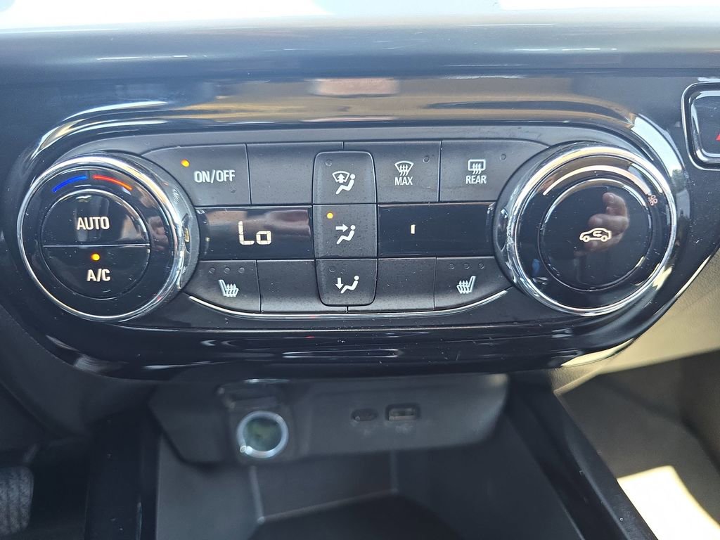 Used 2025 Chevrolet Trax LT w/ LT Convenience Package image 21