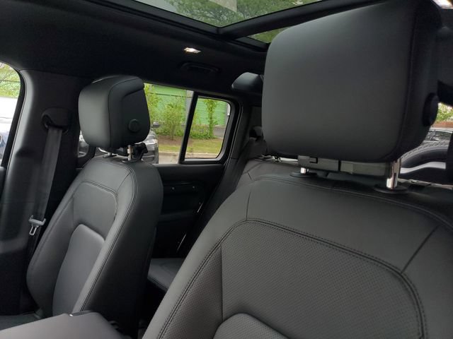 New 2026 Land Rover Defender 110 X-Dynamic SE AWD/4WD image 17