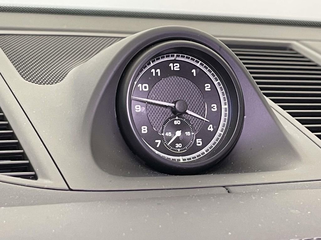 Certified 2025 Porsche Macan image 28