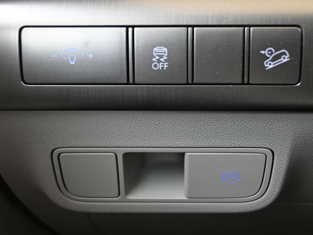 Certified 2025 Hyundai Kona SEL image 24