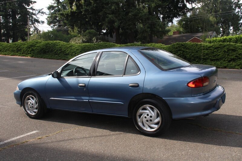 Used 1997 Chevrolet Cavalier LS w/ Preferred Equipment Group 1 FWD image 4