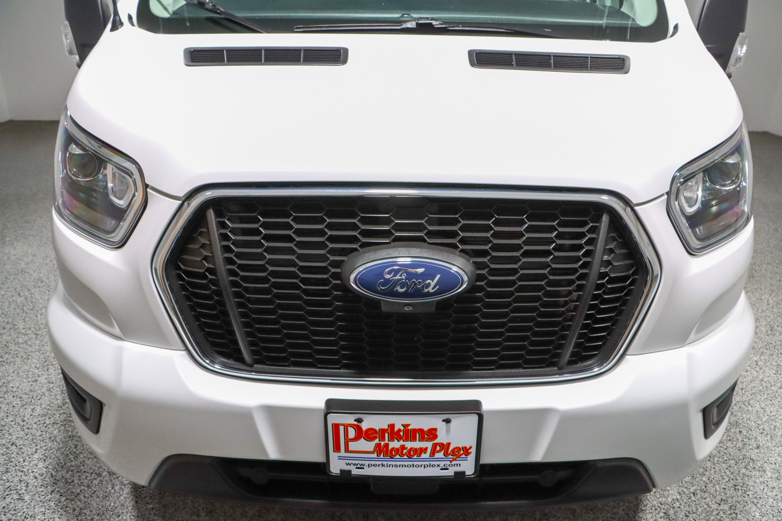 Used 2023 Ford Transit 350 XLT image 4