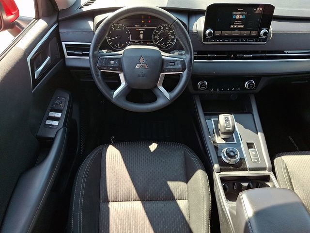 Used 2023 Mitsubishi Outlander ES FWD image 11