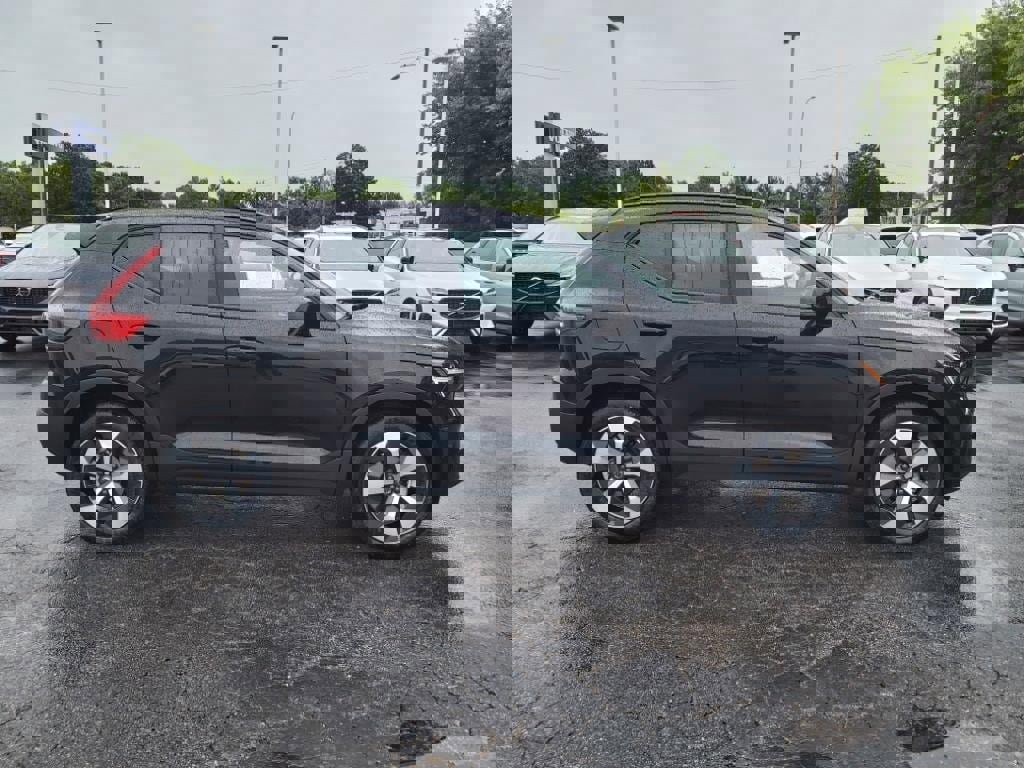 New 2025 Volvo XC40 B5 Plus w/ Climate Package image 2