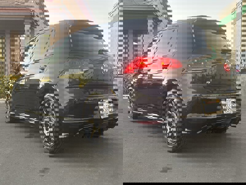 Used 2016 Volkswagen Golf 4-Door image 6