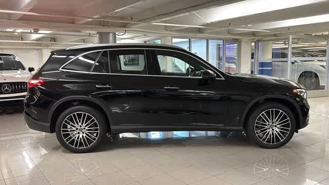 Used 2025 Mercedes-Benz GLC 300 4MATIC image 39