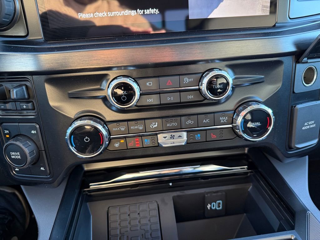 New 2026 Ford F250 Lariat w/ Black Appearance Package image 32