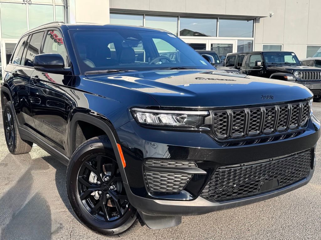 New 2025 Jeep Grand Cherokee Altitude AWD/4WD image 1