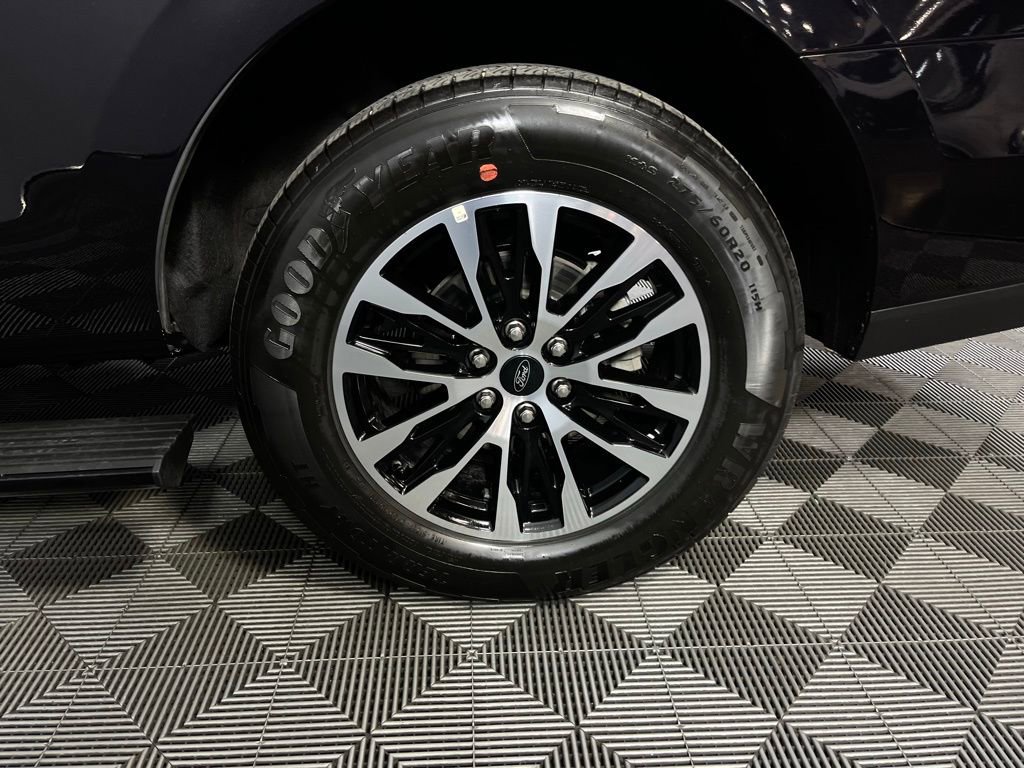 Used 2025 Ford Expedition Platinum image 14