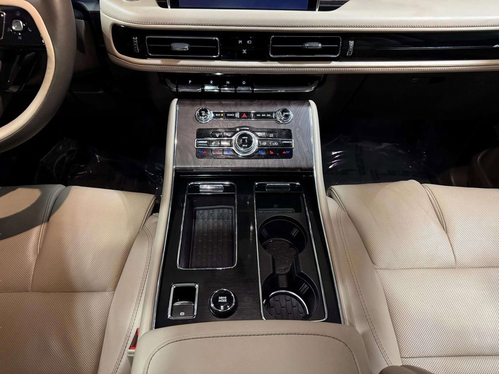 Certified 2023 Lincoln Aviator Reserve w/ Equipment Group 201A image 13