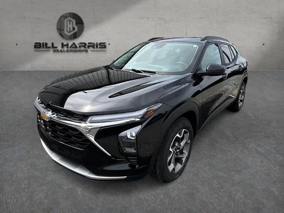 Used 2024 Chevrolet Trax LT w/ Sunroof Package FWD image 1
