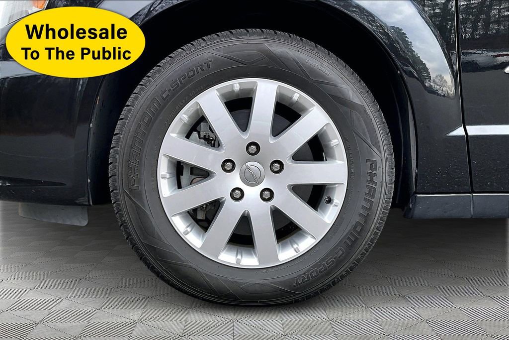 Used 2016 Chrysler Town & Country Touring image 22