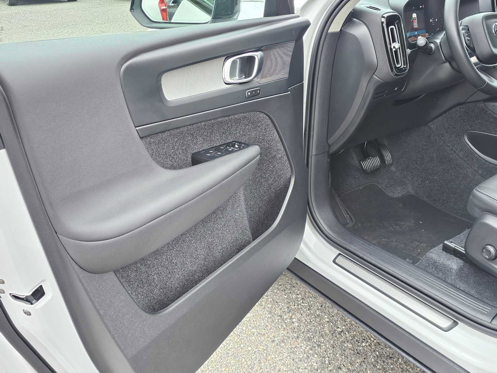 New 2026 Volvo XC40 B5 Core w/ Climate Package image 20