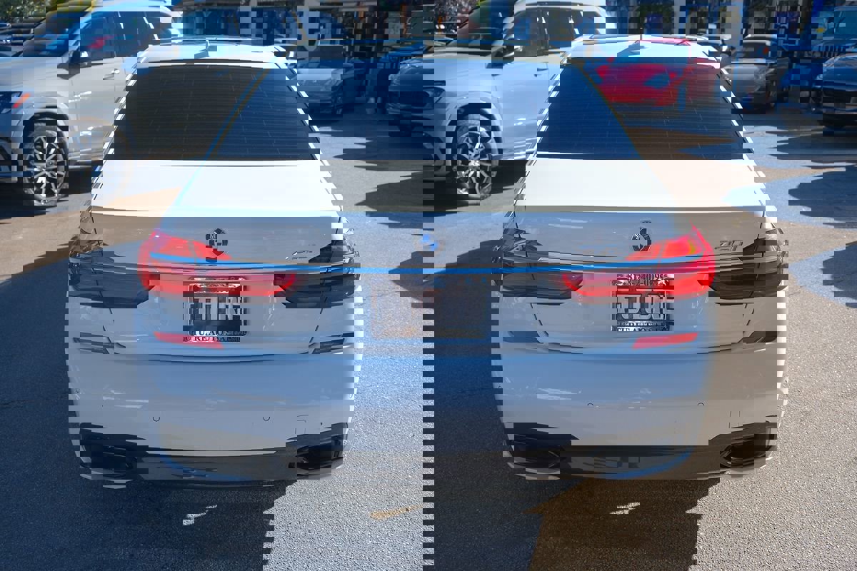 Used 2019 BMW 750i image 5