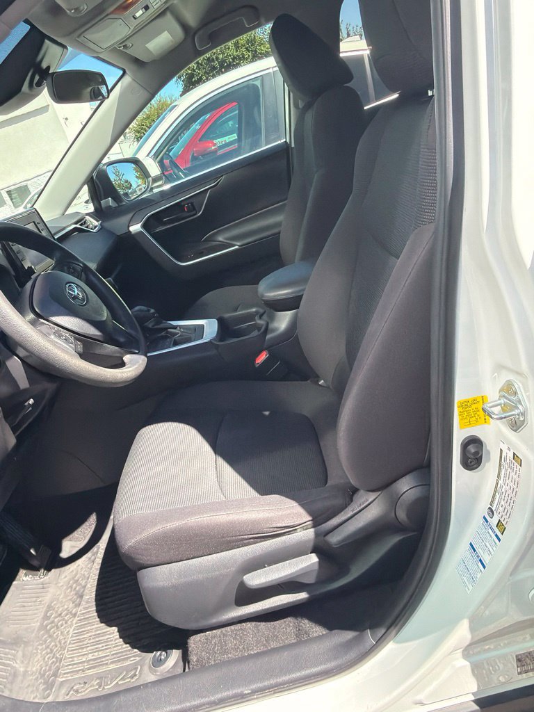 Certified 2021 Toyota RAV4 LE AWD/4WD image 5